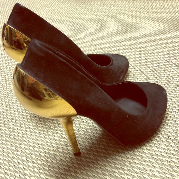Black velvet gold heeled Giuseppe Zanotti pumps - Picture 1 of 4